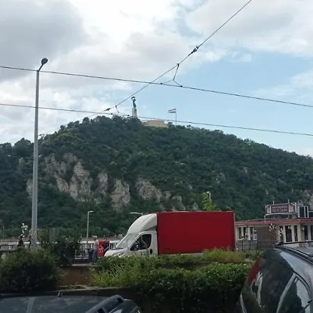 Danube 公寓 *